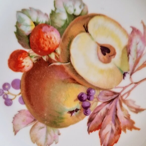 Vintage Gold Castle of Japan Plates Fruit Centers with Red and Gold Scallops - Picture 9 of 10